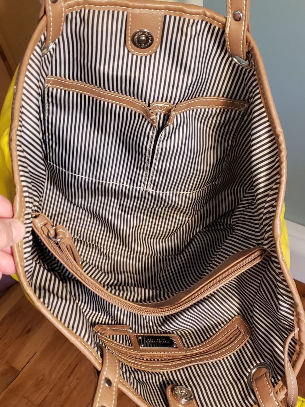 Nine West Shoulder Bag - Picture 4 of 7